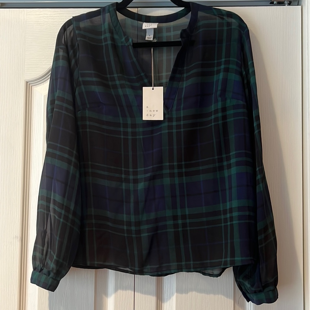 NEW with tag Womens pop over top A New Day top small